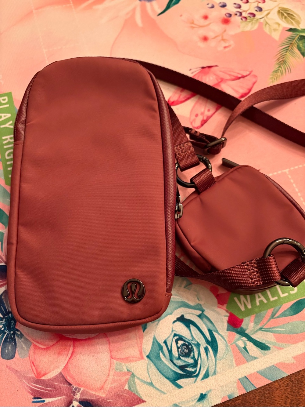 Lululemon Woman’s Maroon Crossbody Phone Pouch with Coin Pod - Picture 5 of 6
